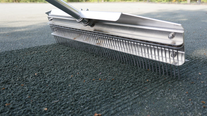 Râteau en acier spécial mousse et mauvaises herbes