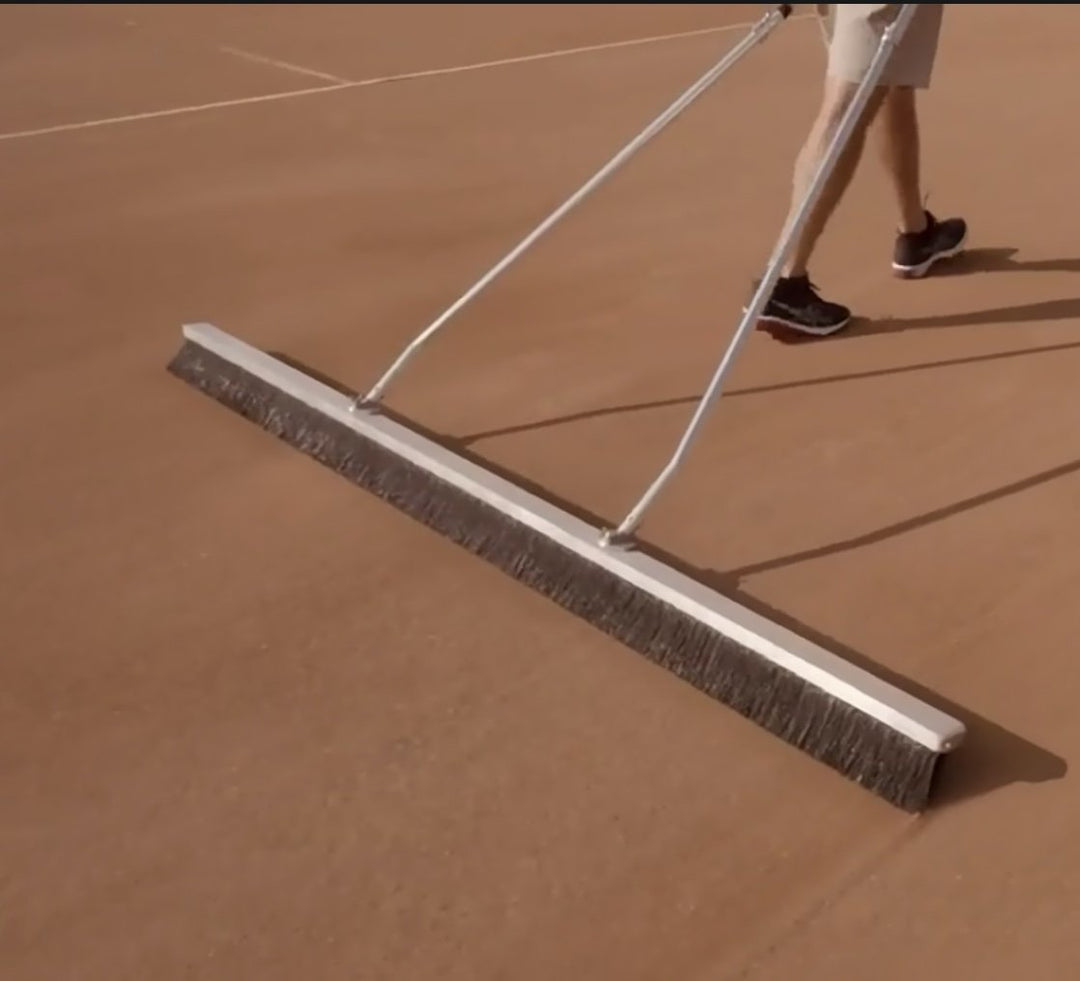 Balai terre battue et Green Clay